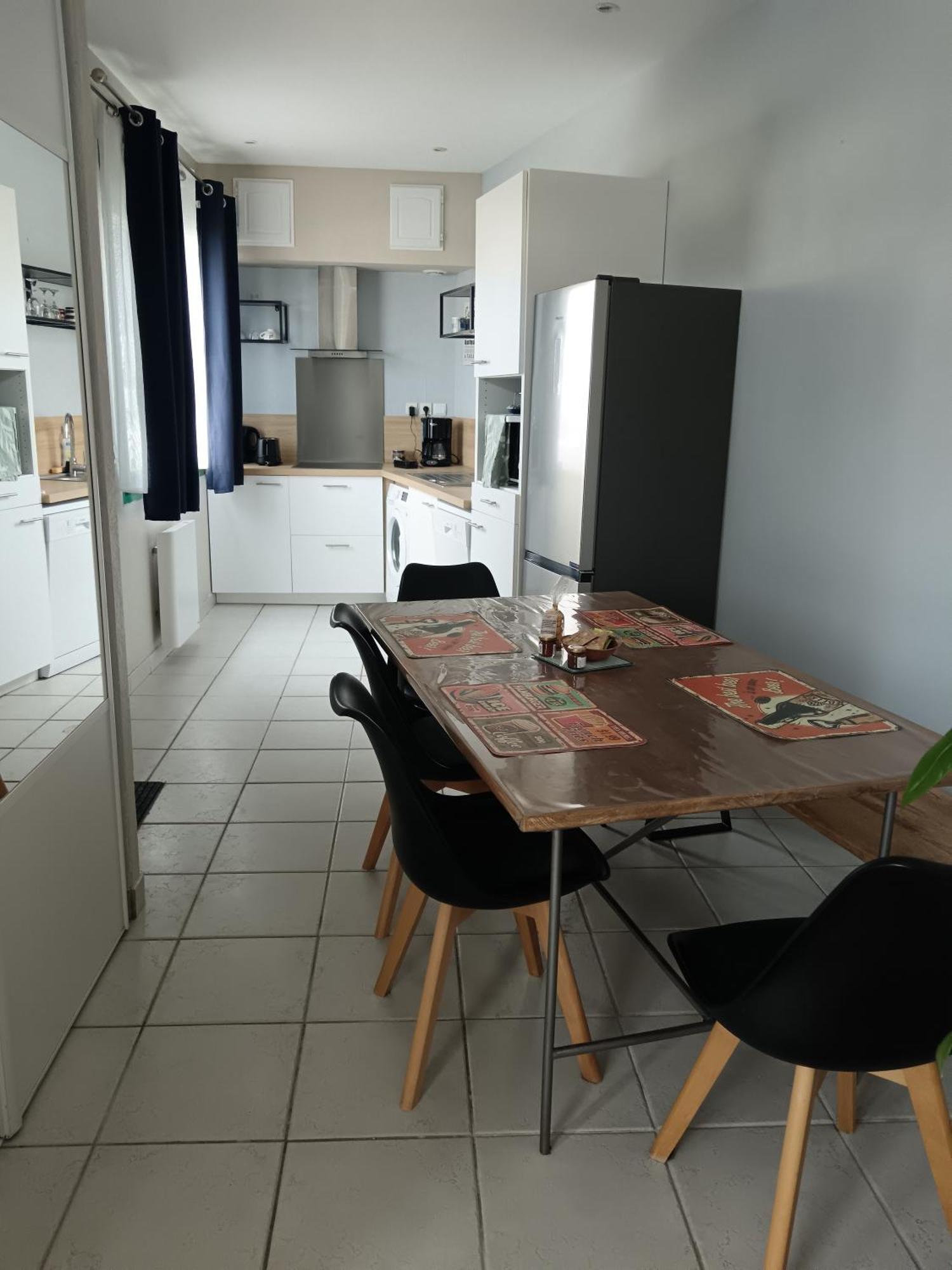 100 Metres De La Apartment